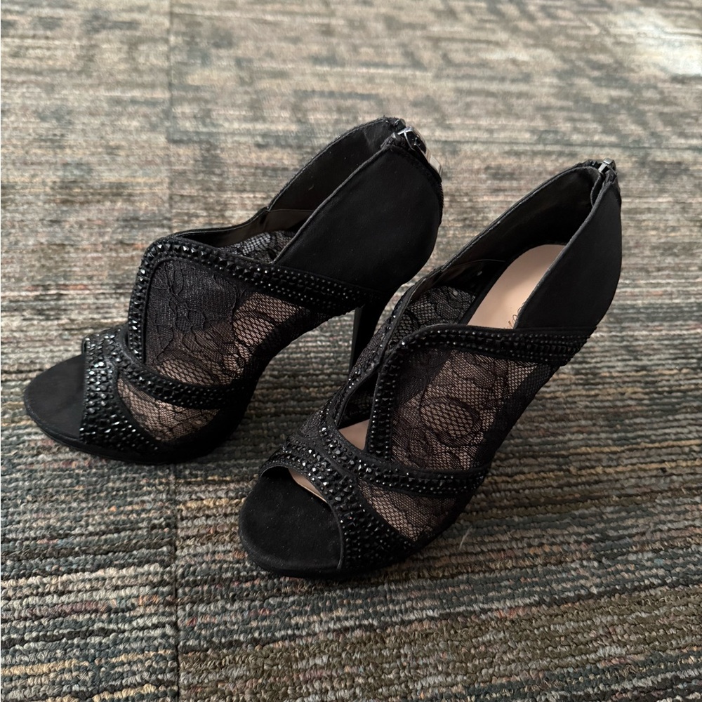 Lauren Lorraine booties size 7